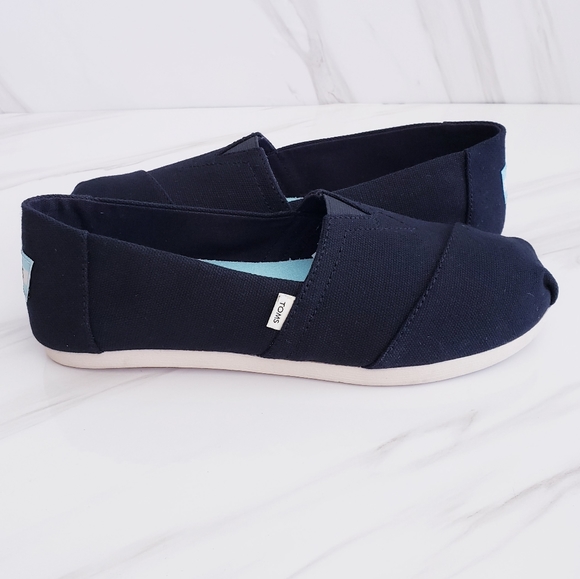 Toms Shoes - TOMS Black Classic Canvas Shoes Slip-On Size 6